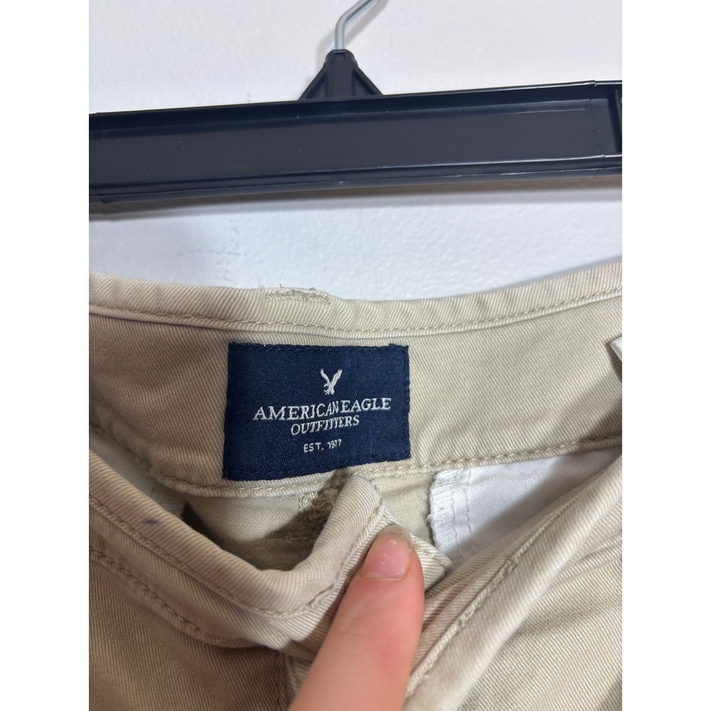 American Eagle Outfitters Womens‎ Midi Shorts Khaki Tan Chino Cotton Size 4 - Picture 2 of 4